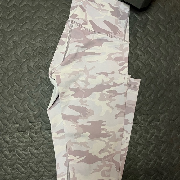 Lululemon Wunder Under Ribbed 28” - Picture 2 of 5